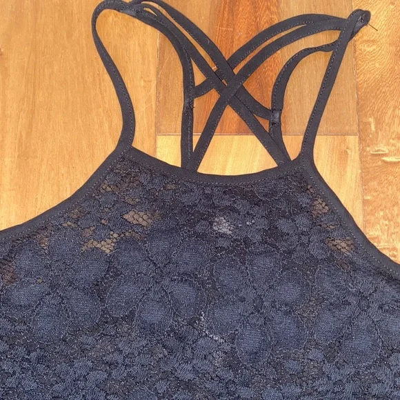 NWOT - HOLLISTER HIGH NECK CRISS CROSS FLORAL SHEER BACK BLOUSE - SIZE XS - Picture 4 of 8